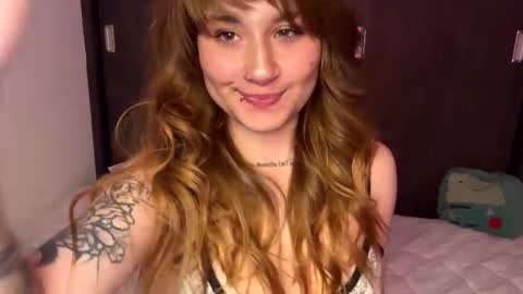 Snapshot of meleena_fox chatting on 05-25-26, 03:29 Im Meleena online show from 05-25-26, 03:29
