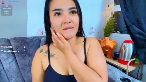    Independent model online show from 12-22-25, 02:41