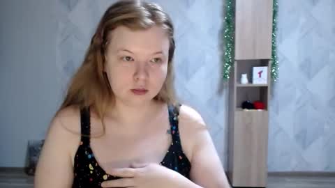 Snapshot of melina_beauty chatting on 12-21-25, 05:36 Melina online show from 12-21-25, 05:36