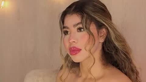 Snapshot of melina_ferrer1 chatting on 07-23-26, 01:42 EI online show from 07-23-26, 01:42