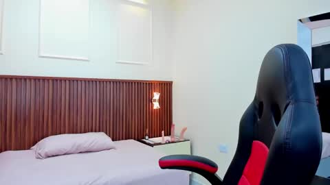 M E L I N A  online show from 03-01-25, 07:37