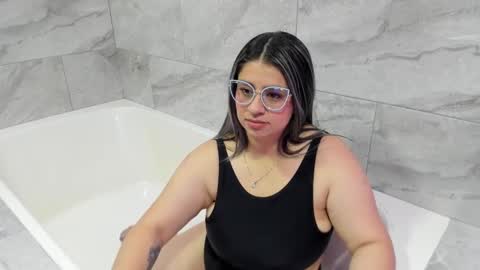 Snapshot of melinda_bob chatting on 01-16-25, 05:12 Melinda online show from 01-16-25, 05:12