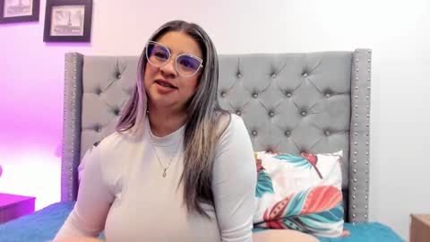 Snapshot of melinda_bob chatting on 01-23-25, 01:24 Melinda online show from 01-23-25, 01:24