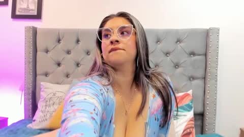 Snapshot of melinda_bob chatting on 02-07-25, 11:45 Melinda online show from 02-07-25, 11:45