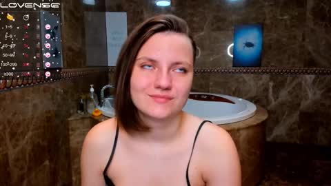 Snapshot of melindat chatting on 10-19-25, 12:22 Melinda online show from 10-19-25, 12:22