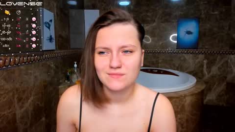 Snapshot of melindat chatting on 11-03-25, 12:46 Melinda online show from 11-03-25, 12:46