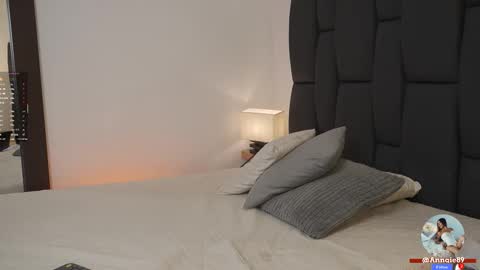 Snapshot of melisalopezz chatting on 11-21-25, 12:04 On vacation until Monday online show from 11-21-25, 12:04