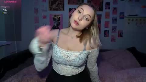 Snapshot of melissa_sw chatting on 03-15-26, 09:15 Missi online show from 03-15-26, 09:15