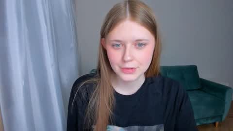 Snapshot of melissssa_bloom chatting on 03-02-26, 08:37 Melissa online show from 03-02-26, 08:37