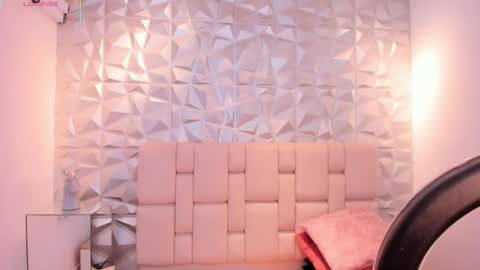 Snapshot of mell_muller chatting on 02-27-26, 11:32 Mell online show from 02-27-26, 11:32