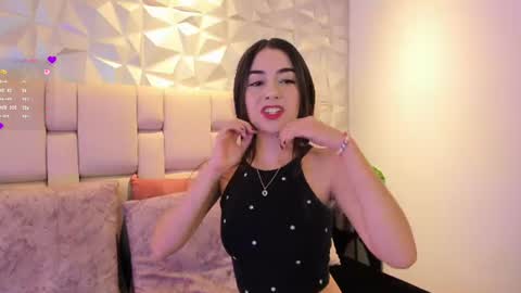 Snapshot of mell_muller chatting on 07-17-26, 11:50 Mell online show from 07-17-26, 11:50