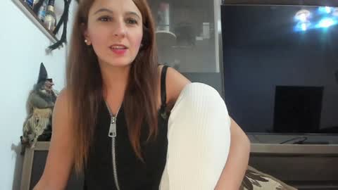 Snapshot of mellbell_ chatting on 10-15-25, 06:52 MellyMell online show from 10-15-25, 06:52