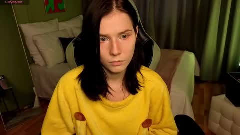 Snapshot of mellhyees chatting on 11-05-25, 12:16 mellhyees online show from 11-05-25, 12:16