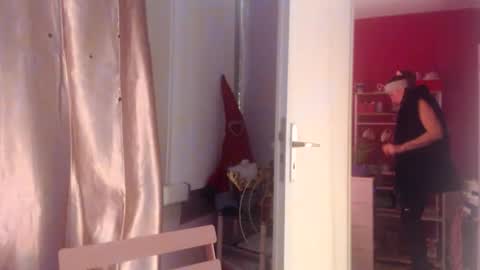 Melli online show from 12-15-25, 04:44