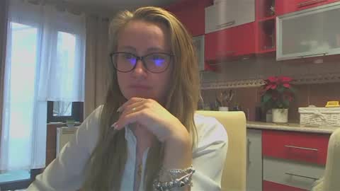 Snapshot of melly_rosey chatting on 12-05-24, 12:33 Melly online show from 12-05-24, 12:33