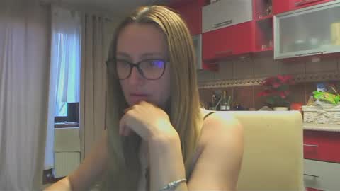 Snapshot of melly_rosey chatting on 01-16-25, 07:49 Melly online show from 01-16-25, 07:49