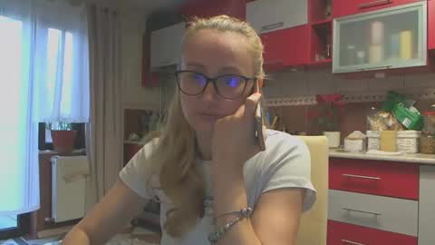 Snapshot of melly_rosey chatting on 02-13-25, 07:35 Melly online show from 02-13-25, 07:35