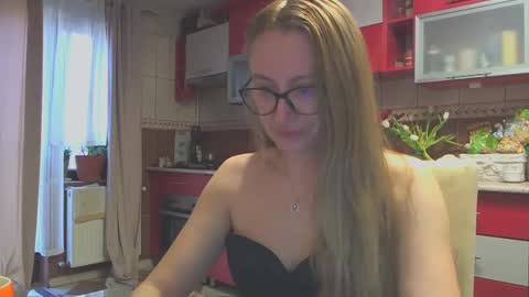 Snapshot of melly_rosey chatting on 03-03-25, 07:54 Melly online show from 03-03-25, 07:54