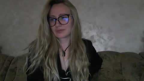 Snapshot of melly_rosey chatting on 10-10-25, 07:51 Melly online show from 10-10-25, 07:51