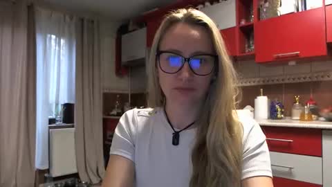 Snapshot of melly_rosey chatting on 10-23-25, 07:07 Melly online show from 10-23-25, 07:07