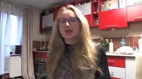 Snapshot of melly_rosey chatting on 10-27-25, 07:12 Melly online show from 10-27-25, 07:12