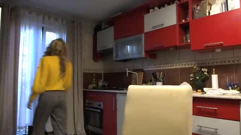 Snapshot of melly_rosey chatting on 10-29-25, 08:16 Melly online show from 10-29-25, 08:16