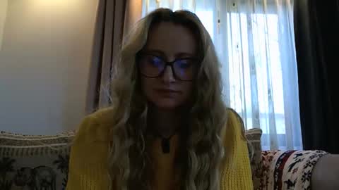 Snapshot of melly_rosey chatting on 10-31-25, 07:20 Melly online show from 10-31-25, 07:20