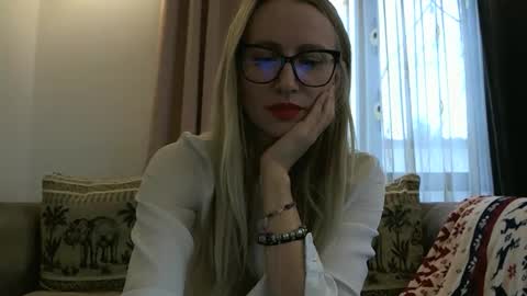 Snapshot of melly_rosey chatting on 11-17-25, 07:25 Melly online show from 11-17-25, 07:25