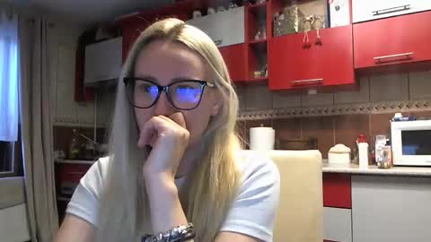 Melly online show from 01-12-26, 07:24