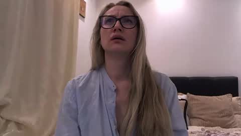 Melly online show from 03-08-26, 08:45