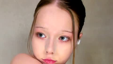 Snapshot of melmooon chatting on 07-11-26, 06:54 MelMooon online show from 07-11-26, 06:54
