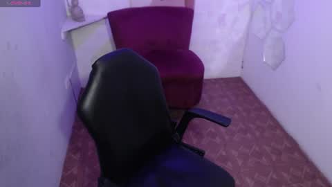 Snapshot of melodi_velasquez chatting on 06-19-26, 04:28 Melody online show from 06-19-26, 04:28