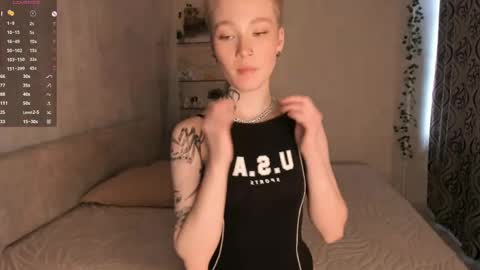 Snapshot of melodievejar chatting on 05-14-26, 01:18 melodievejar online show from 05-14-26, 01:18