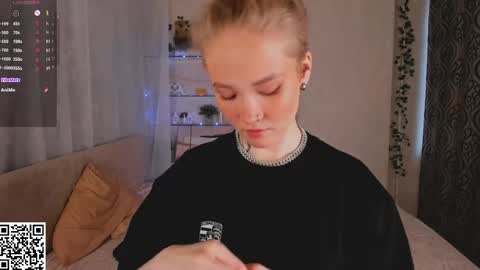 Snapshot of melodievejar chatting on 06-05-26, 04:41 melodievejar online show from 06-05-26, 04:41
