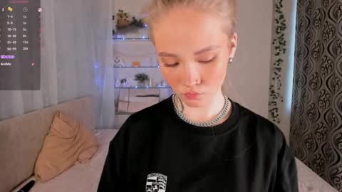 Snapshot of melodievejar chatting on 06-05-26, 06:52 melodievejar online show from 06-05-26, 06:52
