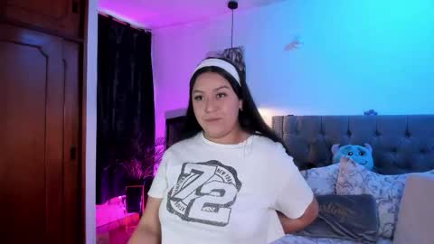 Snapshot of melody_bonnie22 chatting on 02-12-26, 12:11 Leslie online show from 02-12-26, 12:11