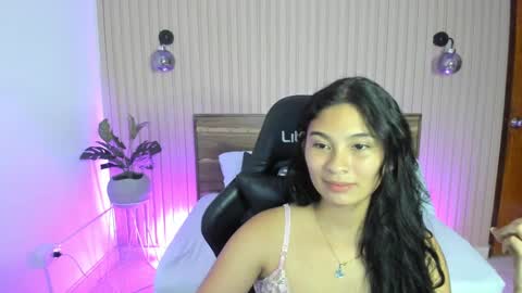 Snapshot of melody_flowers chatting on 01-04-25, 04:00 Melody online show from 01-04-25, 04:00