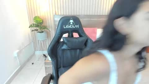 Snapshot of melody_flowers chatting on 02-10-25, 12:08 Melody online show from 02-10-25, 12:08