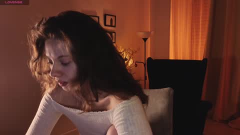 Snapshot of melodykey_x chatting on 12-16-24, 03:43 melody online show from 12-16-24, 03:43