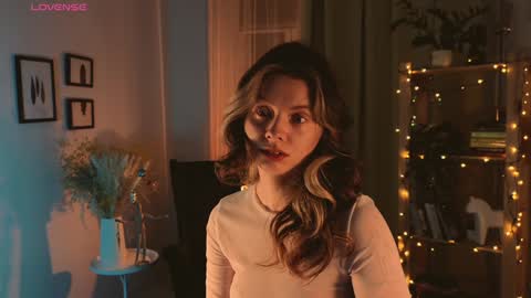 Snapshot of melodykey_x chatting on 12-25-24, 02:56 melody online show from 12-25-24, 02:56