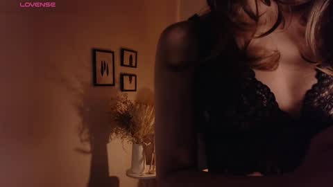 Snapshot of melodykey_x chatting on 01-12-25, 03:46 melody online show from 01-12-25, 03:46