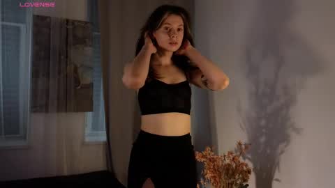 Snapshot of melodykey_x chatting on 02-12-25, 05:48 melody online show from 02-12-25, 05:48