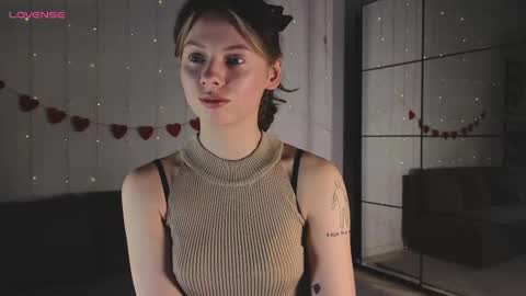 Snapshot of melodykey_x chatting on 02-14-25, 02:02 melody online show from 02-14-25, 02:02