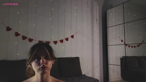 Snapshot of melodykey_x chatting on 02-14-25, 05:03 melody online show from 02-14-25, 05:03