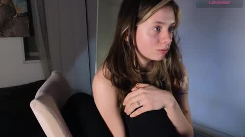 Snapshot of melodykey_x chatting on 02-23-25, 06:01 melody online show from 02-23-25, 06:01