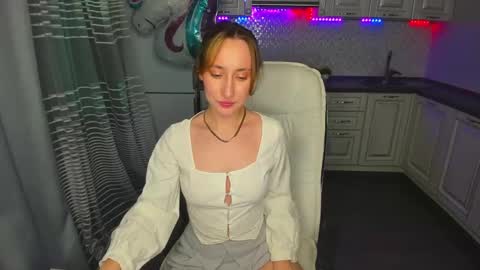 Snapshot of melodyoflovee chatting on 02-06-25, 03:48 Kaylie online show from 02-06-25, 03:48