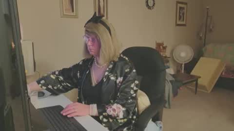 Melody online show from 11-29-25, 05:38