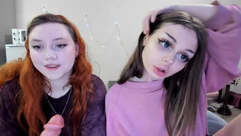 Snapshot of melonipinkbb chatting on 12-17-24, 10:43 MELONI online show from 12-17-24, 10:43