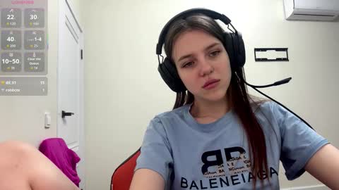 Hi Im Aria 18 years old online show from 02-03-26, 01:27