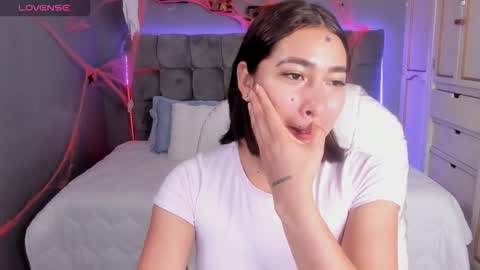 Snapshot of mely_ocean chatting on 10-17-25, 07:38 MELY online show from 10-17-25, 07:38